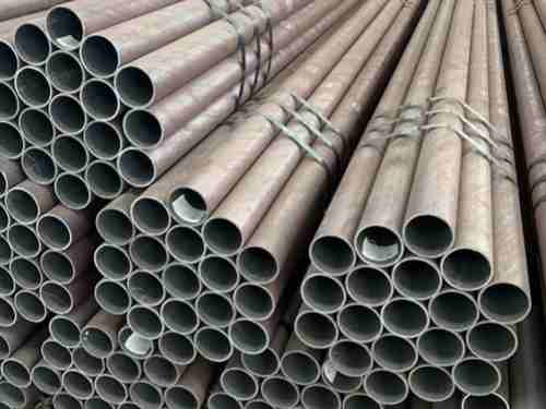 ¿Cómo doblar un tubo de acero al carbono?